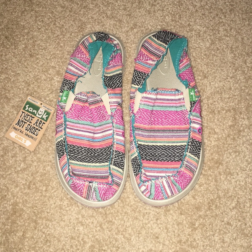 Sanuk shoes- “sidewalk surfers”
